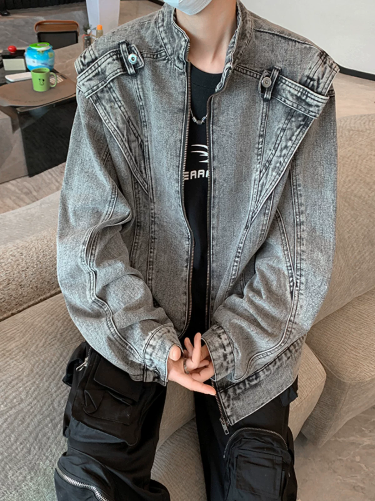 Áo khoác denim nam phong cách Mỹ cổ điển mùa xuân thu, có đệm vai, kiểu dáng rộng rãi, hợp thời trang, mang lại cảm giác cao cấp.