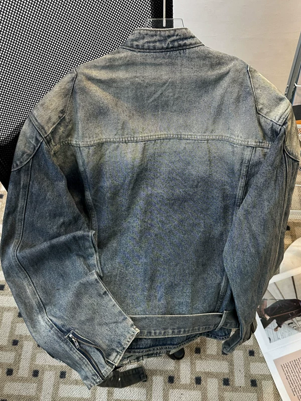 Áo khoác denim nam kiểu dáng ngắn, thiết kế phá cách, vai đệm, phong cách workwear, mùa xuân thu, kiểu Mỹ, thương hiệu thời trang, cổ đứng.