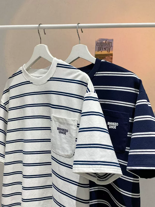 Áo thun kẻ sọc kiểu Nhật dành cho nam 2024, mẫu mới hè, chất liệu cotton nguyên chất, tay ngắn, kiểu dáng rộng rãi, thời trang, đa năng, dành cho học sinh, cặp đôi.