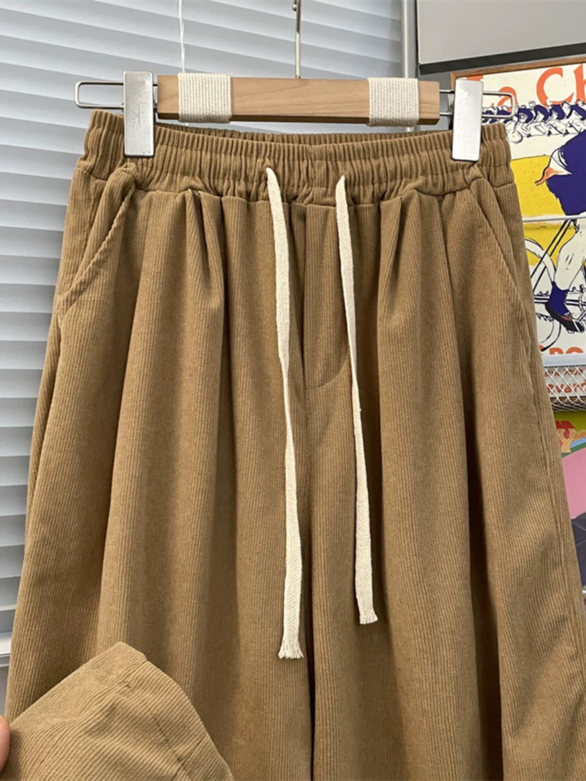Quần công sở phong cách retro Nhật Bản dành cho nam, quần vải nhung mùa xuân, quần dài ống rộng dáng rộng hợp thời trang đa năng.