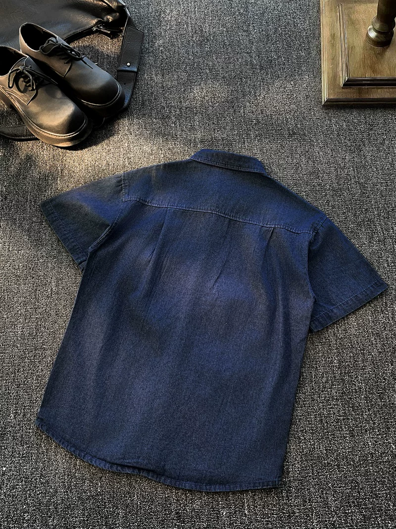 Áo sơ mi denim nam tay ngắn, kiểu dáng rộng rãi, thời trang mùa hè, có khuy cài, phong cách áo khoác công sở Mỹ.