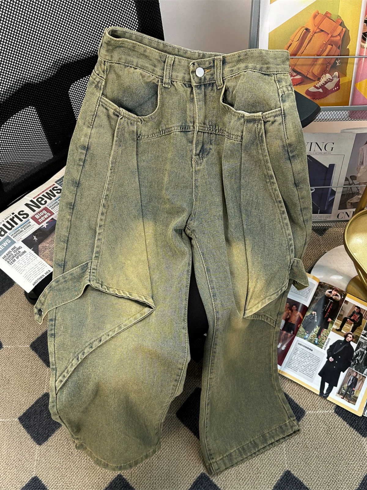 Quần jeans nam chất liệu dày dặn, thiết kế phá cách, xu hướng mới mùa thu 2024, quần dài chạm đất, kiểu dáng rộng thùng thình phong cách Mỹ, chất liệu washed.