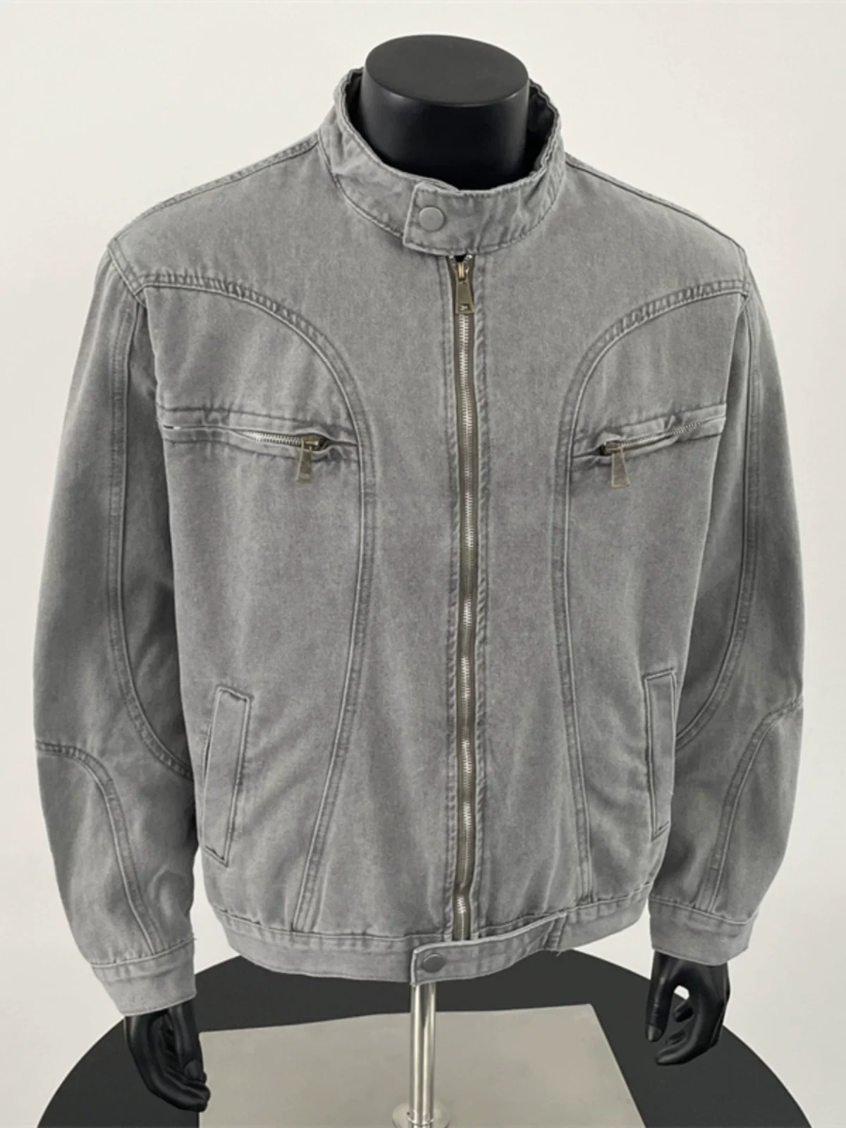 Áo khoác denim cổ đứng có khóa kéo dành cho nam, phong cách xuân thu, kiểu dáng thời thượng, phong cách đường phố, dáng rộng, áo khoác ngắn chất liệu washed.