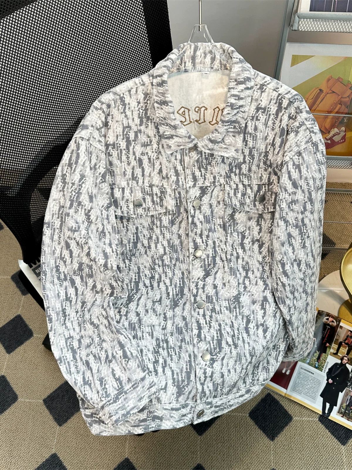 Áo khoác denim phong cách Chanel dành cho nam, áo thêu họa tiết phong cách Mỹ mùa xuân thu, áo khoác cổ bẻ dáng rộng hợp thời trang.