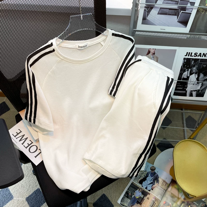 Bộ đồ thể thao Waffle dành cho nam, bộ đôi áo phông và quần đùi kẻ sọc rộng rãi thời trang mùa hè dành cho cặp đôi.