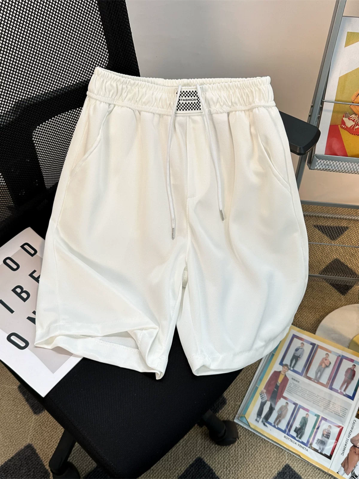 Quần short nam mùa hè phong cách trưởng thành nhẹ nhàng, quần năm phần chất liệu lụa băng mát mẻ, dáng rộng, chất liệu dày dặn, quần thể thao thời trang thương hiệu hot trend.