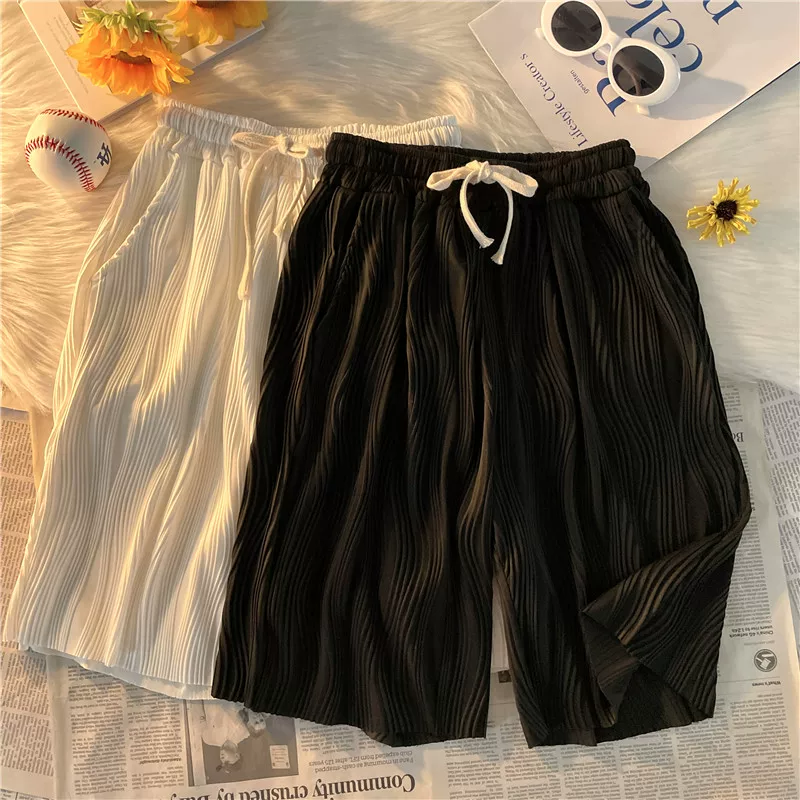 Quần short nam phong cách Hồng Kông BF đa năng, chất liệu lụa băng, thiết kế mùa hè, quần xếp ly, thương hiệu thời thượng, quần short năm phần mát mẻ và rộng rãi.