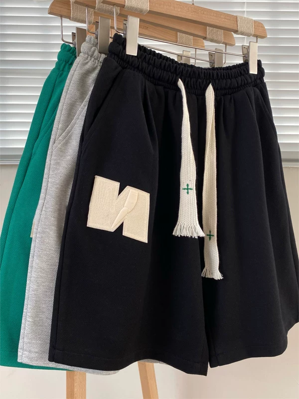 Quần short thêu kiểu Mỹ dành cho nam, quần vải waffle thương hiệu thời thượng mùa hè, quần short thể thao rộng rãi phong cách đường phố.