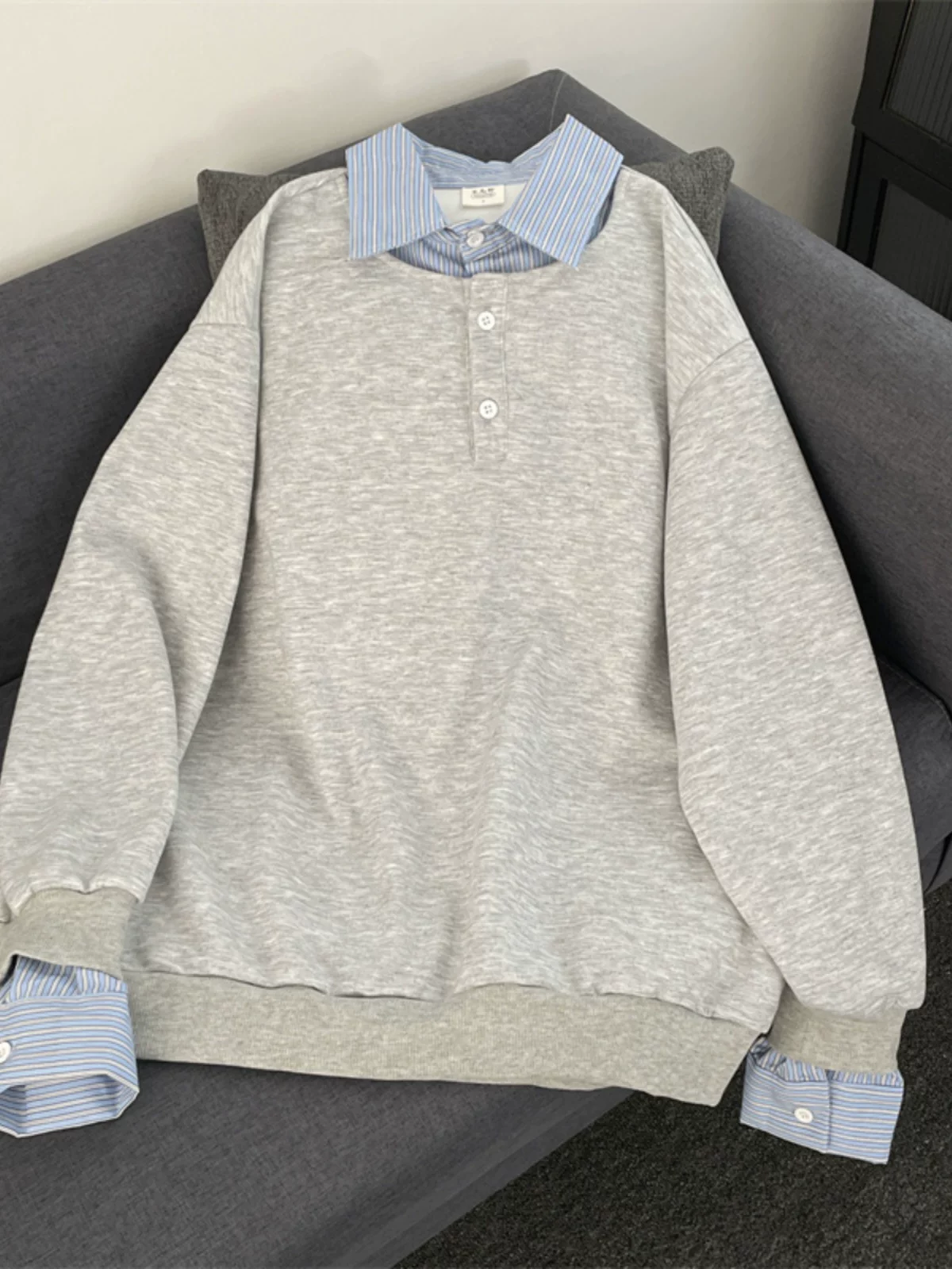 Áo thun sọc giả hai lớp cổ sơ mi dành cho nam, áo thun dài tay phong cách Mỹ thời thượng mùa xuân thu, dáng rộng, áo đôi cá tính và sành điệu.