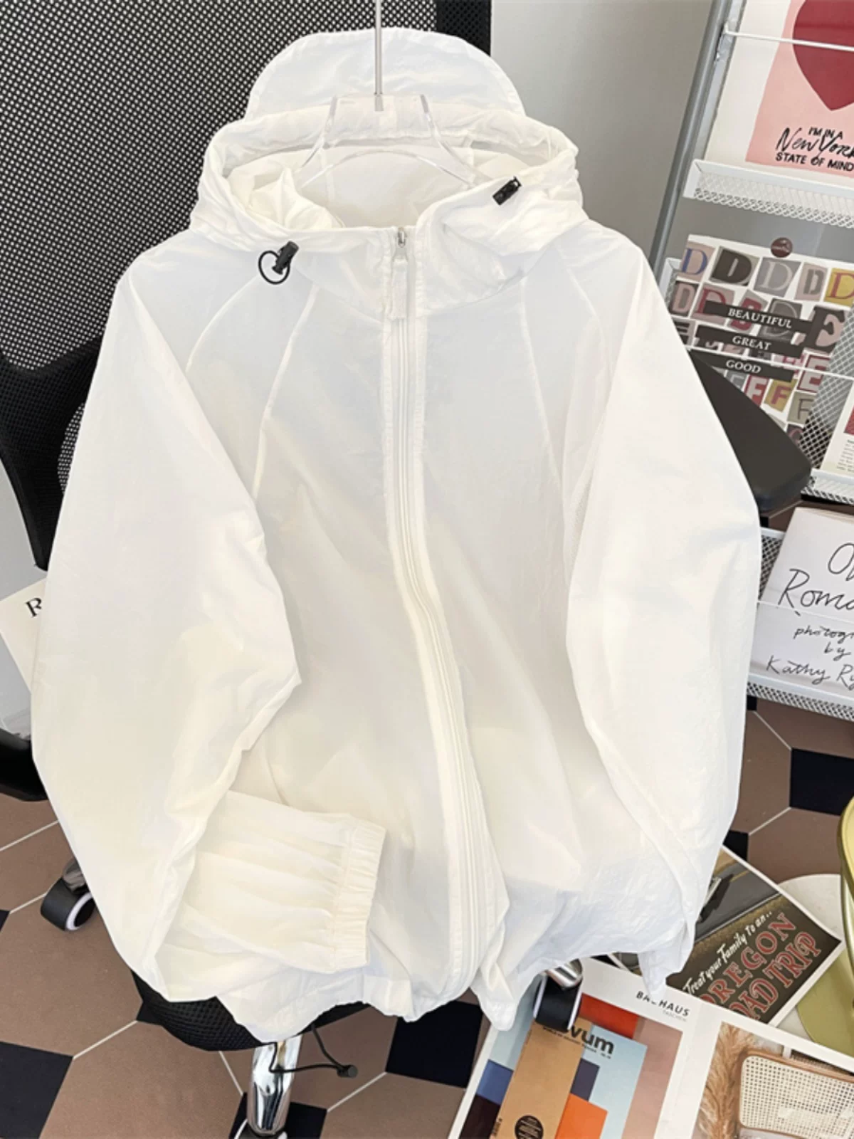 Áo khoác vải lụa băng mát lạnh cho nam và nữ, quần áo chống nắng đi bộ đường dài ngoài trời mùa hè, áo khoác chống tia UV nhẹ, rộng rãi, hợp thời trang.