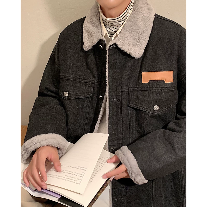 Áo khoác denim cotton dày lót lông cừu dành cho nam, áo khoác cotton lông cừu dáng rộng phong cách Hồng Kông mùa đông, áo khoác độn bông cặp đôi retro thời thượng.