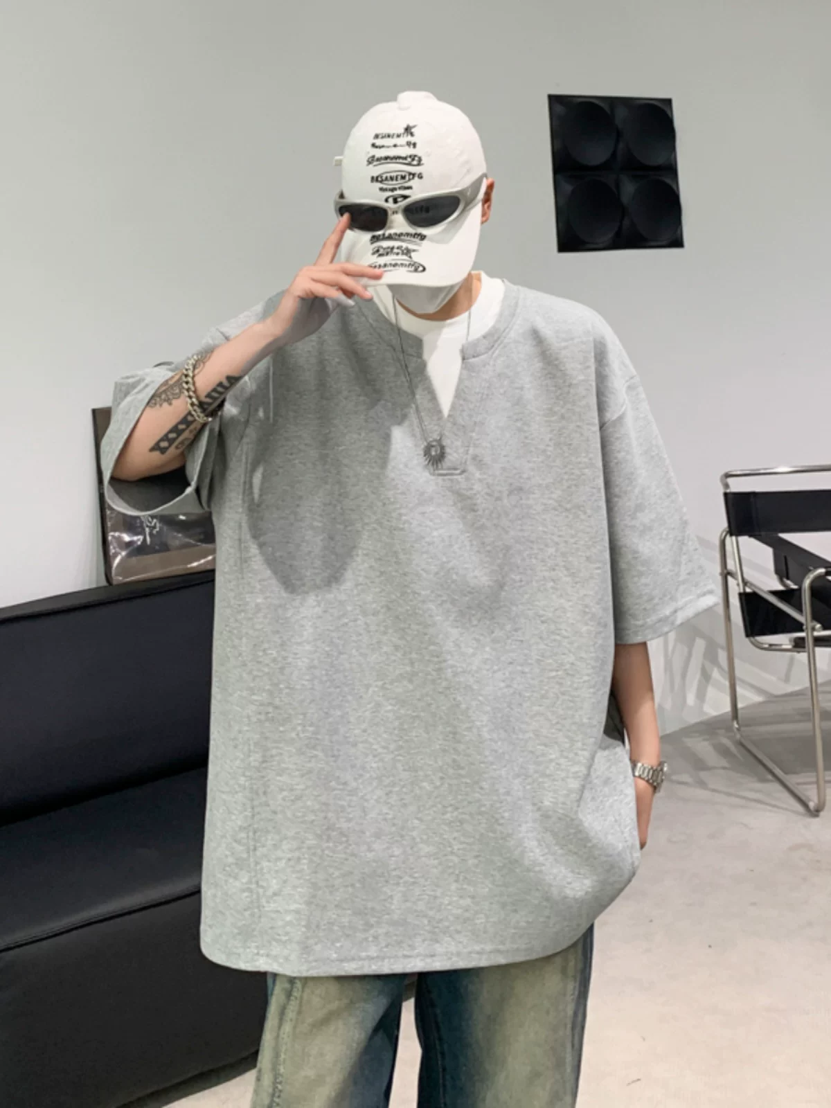 Áo thun giả hai mảnh tay ngắn cho nam, dáng rộng, thiết kế hợp thời trang mùa hè, áo cổ chữ V, phong cách giản dị kiểu Mỹ, tay lửng đa năng.