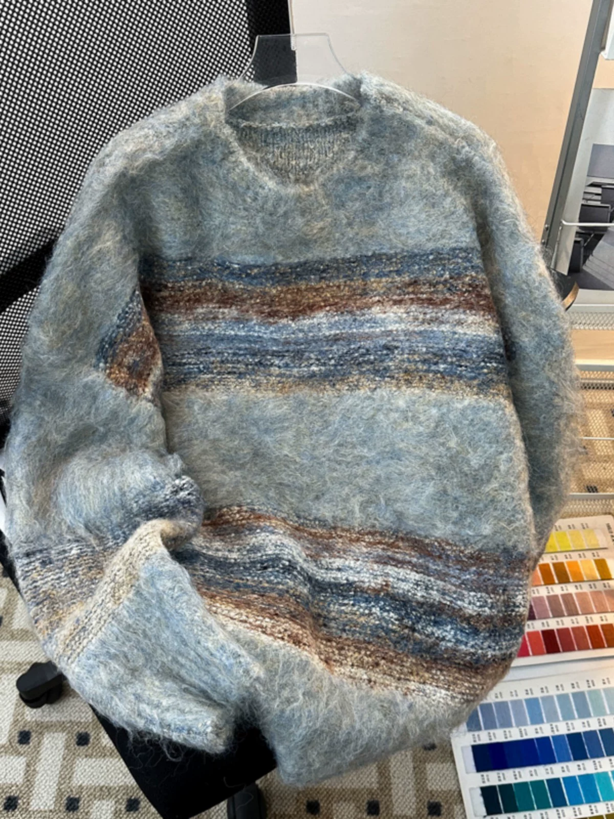 Áo len dệt kim cổ tròn kẻ sọc dành cho nam, phong cách lười biếng mùa thu đông, áo len mềm mại, áo khoác cặp đôi kiểu Mỹ thời thượng, dáng rộng.