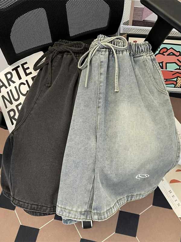 Quần short denim nam phong cách đường phố, quần năm phần dáng rộng mỏng nhẹ hợp thời trang mùa hè, quần dài vừa phải thêu họa tiết ống rộng kiểu Mỹ.