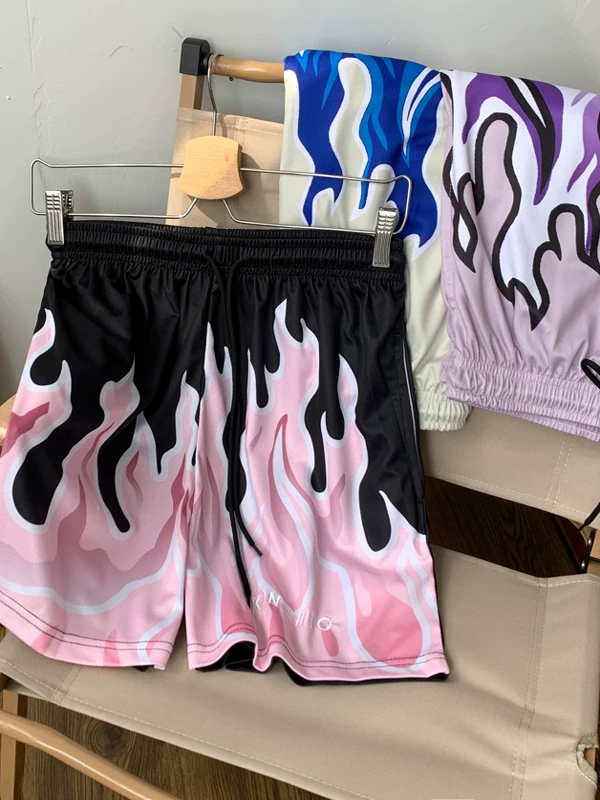 Quần short thể thao nhuộm màu kiểu Flame dành cho nam, quần short bóng rổ hip-hop Mỹ dáng rộng, kiểu dáng mỏng mùa hè, quần năm phần thời trang dành cho cặp đôi.