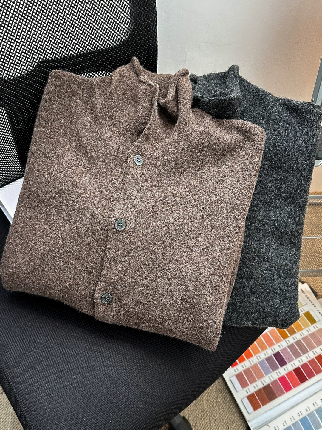 Áo len cardigan phong cách Old Money dành cho nam, áo khoác cổ đứng ấm áp phong cách lười biếng mùa thu đông, áo len dệt kim dày kiểu Nhật cổ điển.