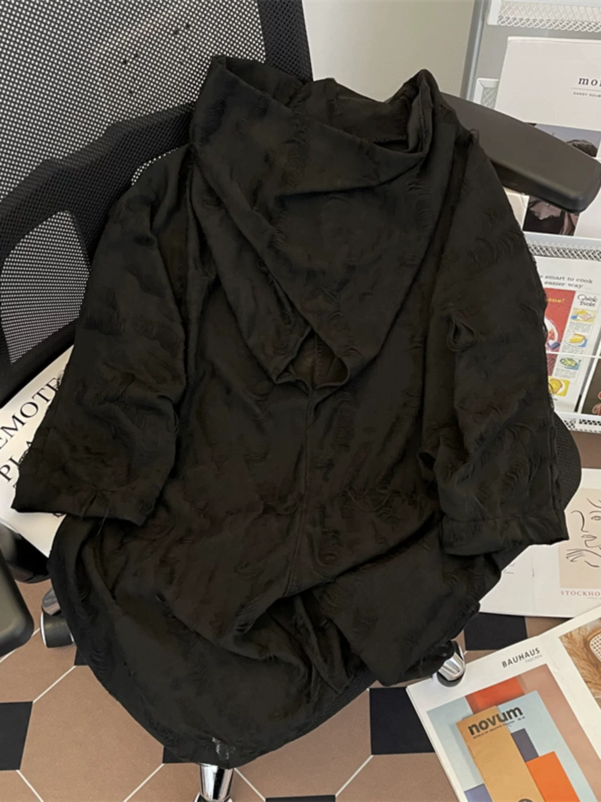 Áo thun rách không đều kiểu dáng độc đáo dành cho nam và nữ, áo kiểu dáng niche, phong cách mùa hè rộng rãi hợp thời trang, áo thun tay ba phần.