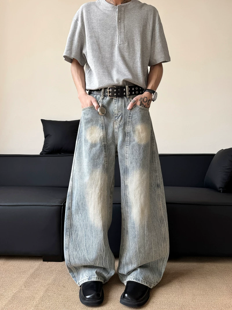 Quần jeans nam thiết kế phá cách kiểu Mỹ, quần ống rộng đã qua xử lý làm cũ, quần ống đứng dáng rộng thời thượng của thương hiệu nổi tiếng.