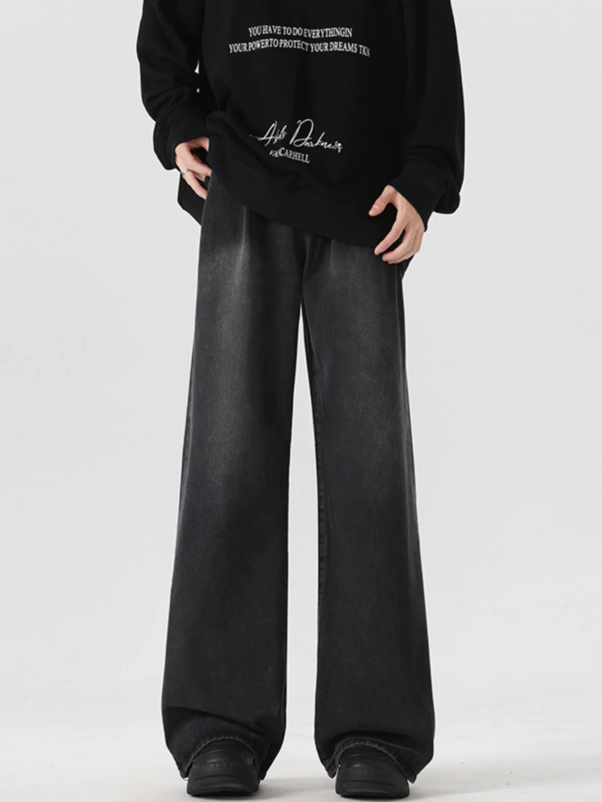 Quần jeans hip-hop thời thượng mùa hè dành cho nam, phong cách đường phố Mỹ cổ điển, quần ống rộng xòe dài chạm đất, chất liệu washed.