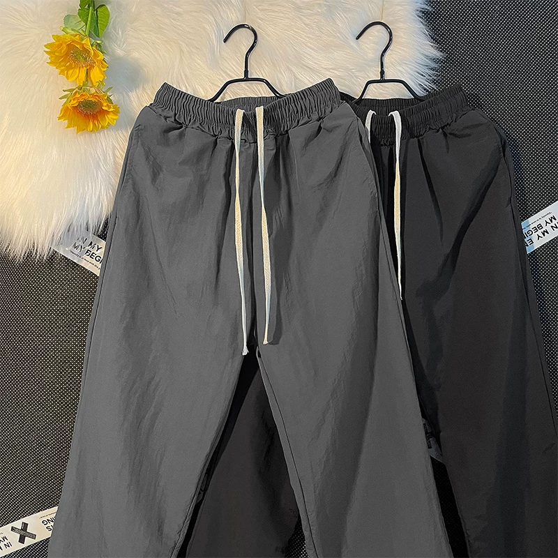 Quần nam nhẹ, nhanh khô, kiểu dáng thường ngày, quần ống loe rộng rãi mùa hè, phong cách Mỹ thời thượng, quần dù thể thao.