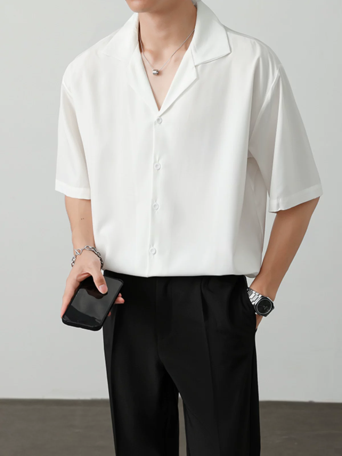 Áo sơ mi ngắn tay bằng vải lụa băng dành cho nam, áo sơ mi cổ Cuba kiểu Mỹ, dáng rộng, hợp thời trang mùa hè, phong cách trưởng thành, áo kiểu mát mẻ và sành điệu.