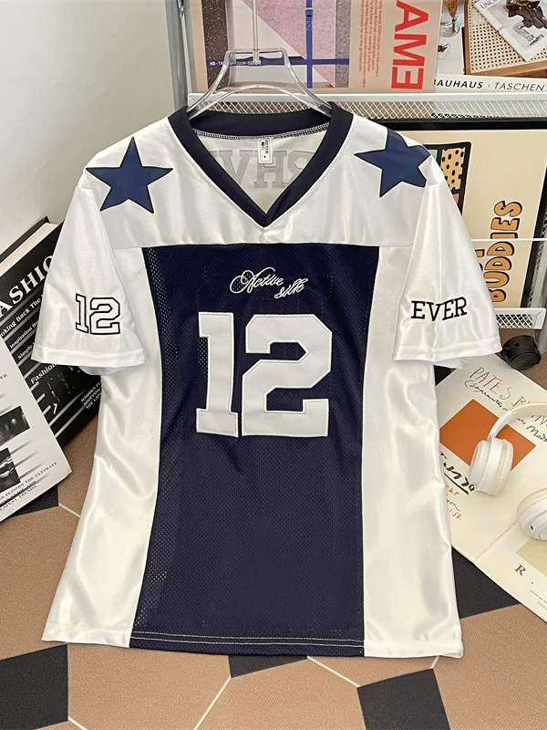 Áo thun cổ V kiểu Mỹ retro dành cho nam và nữ, áo phông ngắn tay mùa hè 2025 dáng rộng thoải mái, áo thể thao lưới kỹ thuật số