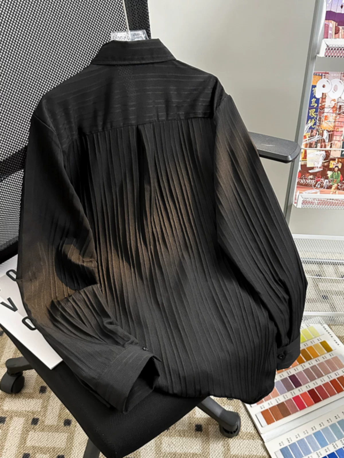 Áo sơ mi nam cao cấp tay dài, chất liệu lụa đá mỏng dệt gân mùa hè, kiểu dáng rộng rãi thời trang phong cách Hàn Quốc.