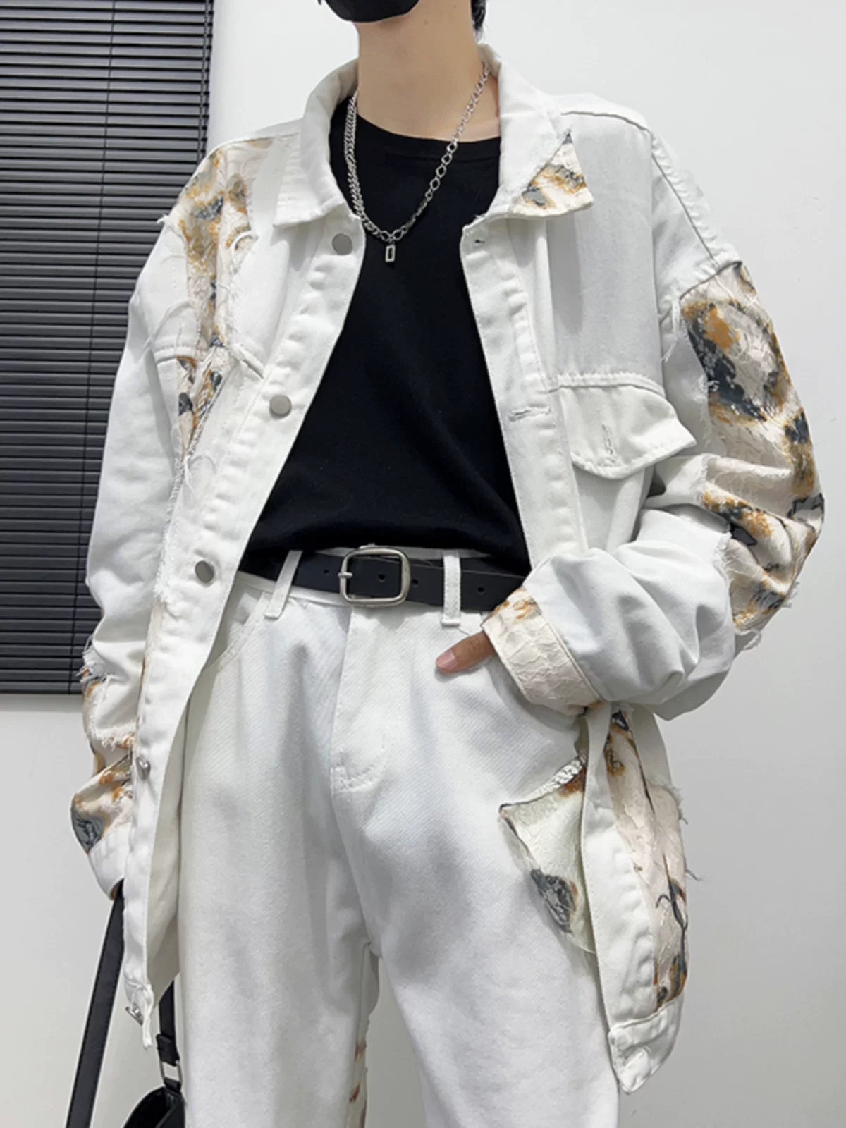 Bộ vest nam phong cách Mỹ thời thượng, mùa xuân thu, dáng rộng, áo khoác denim phối ren và quần.