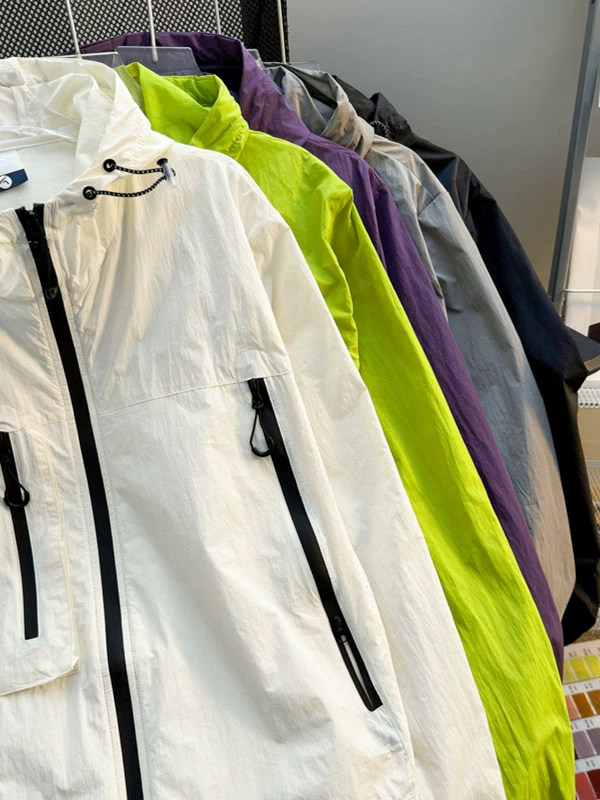 Quần áo chống nắng có mũ trùm đầu phong cách chức năng ngoài trời dành cho nam giới, áo khoác mùa hè thoáng khí và nhẹ dành cho cặp đôi, quần áo leo núi lấy cảm hứng từ thiết kế, quần áo leo núi lấy cảm hứng từ thiết kế