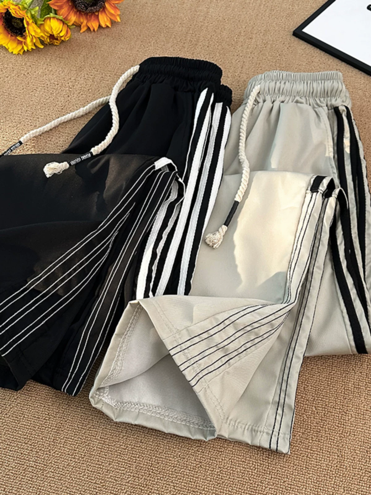 Quần thể thao sọc kiểu Mỹ dành cho nam, quần dù thời thượng mùa thu đông, quần dài ống rộng đa năng, phong cách thường ngày.