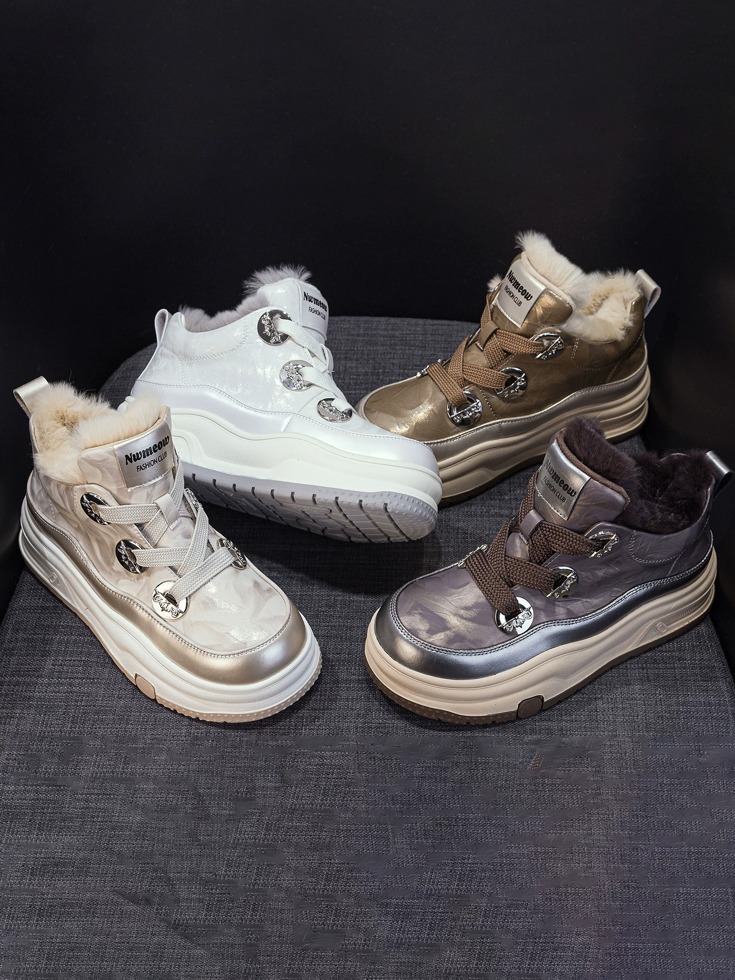 Giày bốt ngắn nữ, đế dày, giữ ấm, cổ cao, chất liệu cotton, kiểu mới mùa đông 2025, lót lông cừu, dày dặn, phong cách thể thao năng động.