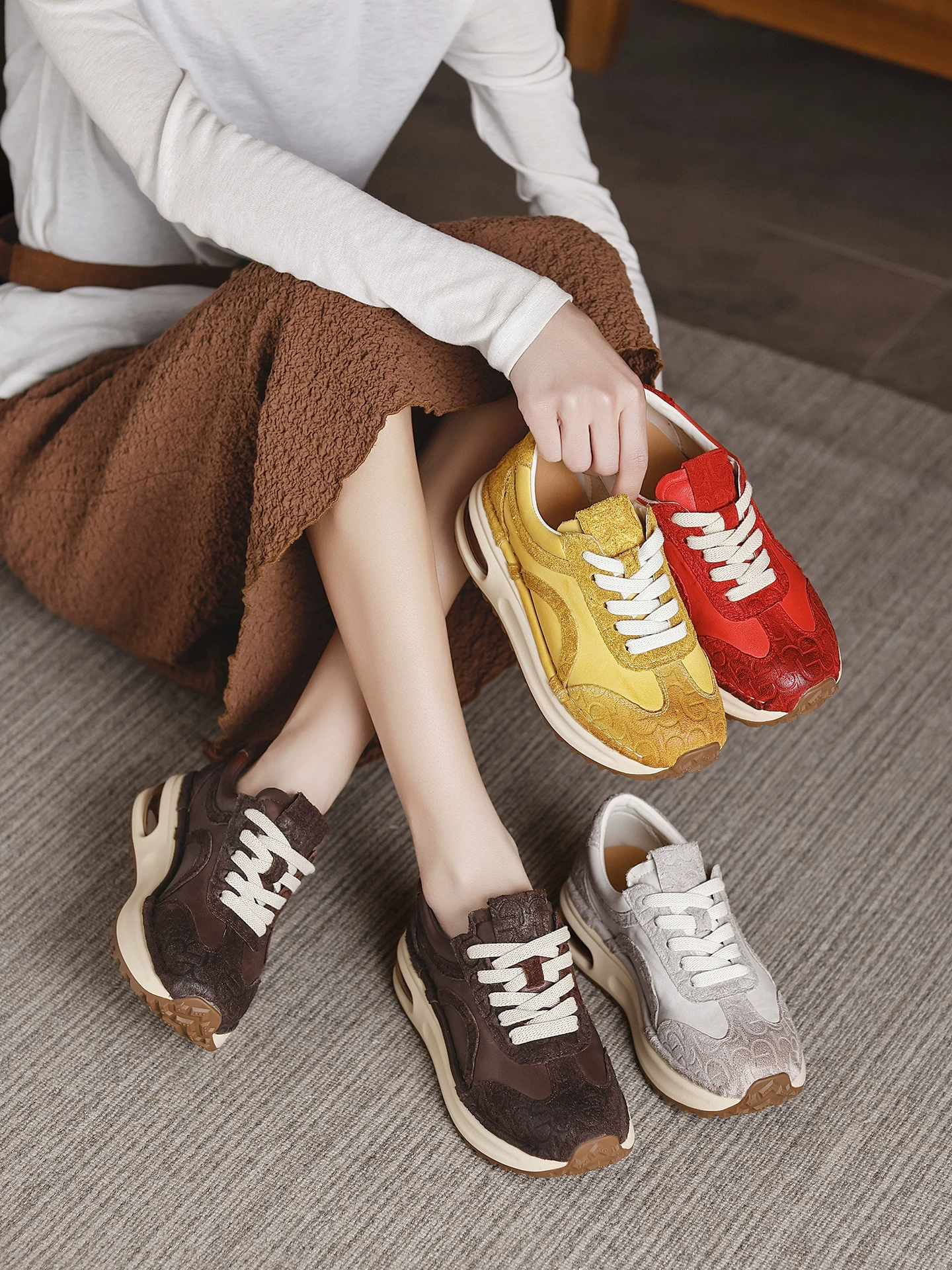 Giày bố retro nhiều màu sắc da bò lớp đầu dành cho nữ, giày thể thao đế dày da thật, mẫu mới mùa xuân 2026, giày sneaker có đệm khí.