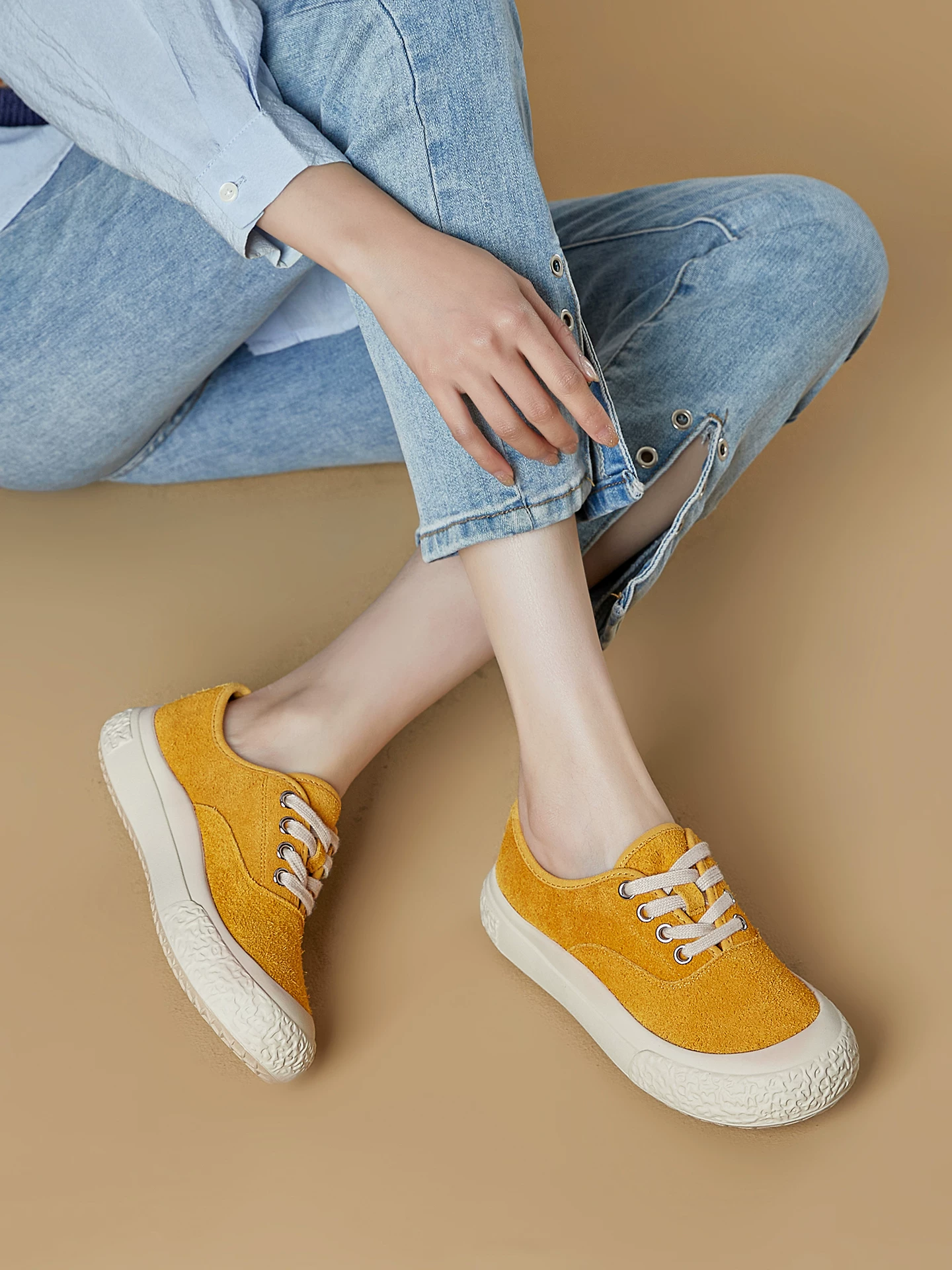 Giày thể thao nữ da bò màu vàng lì kiểu retro, giày casual đế dày da thật đa năng, giày trắng kiểu mới xuân 2026
