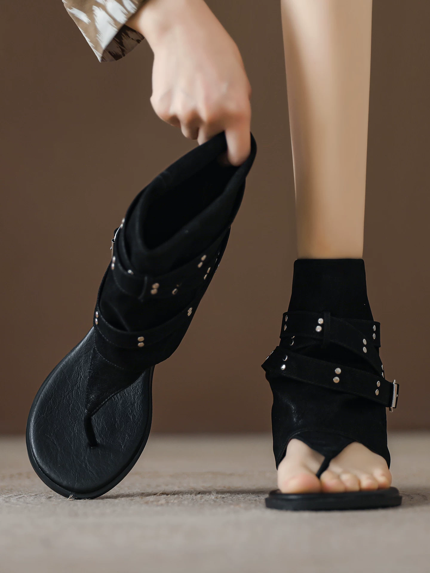 Giày sandal đế xuồng tăng chiều cao kiểu mới mùa hè 2026 dành cho nữ, quai ngang kiểu La Mã có khóa cài, phong cách cao bồi miền Tây, giày bốt nữ cá tính.