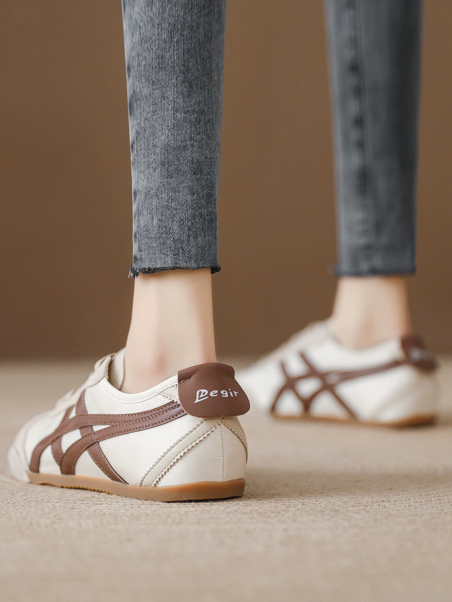 Giày tập luyện Đức da thật kiểu retro satin dành cho nữ, giày chạy bộ đế mềm, mẫu mới mùa xuân 2026, giày thể thao thời trang.