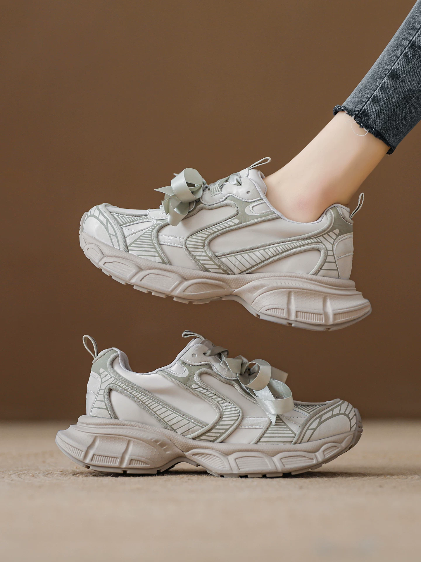 Giày dad shoes satin kiểu ballet dành cho nữ, giày thể thao đế dày tăng chiều cao, giày sneaker mùa hè 2026 mỏng nhẹ thoáng khí.