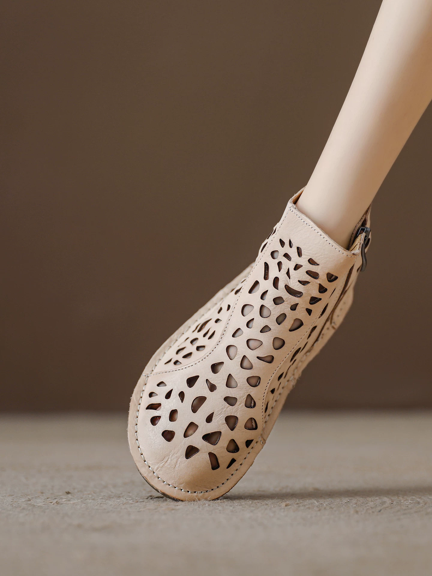 Giày sandal da bò kiểu La Mã cổ điển dành cho nữ, giày bốt ngắn đế mềm thoáng khí, giày sandal da thật kiểu mới mùa hè 2026