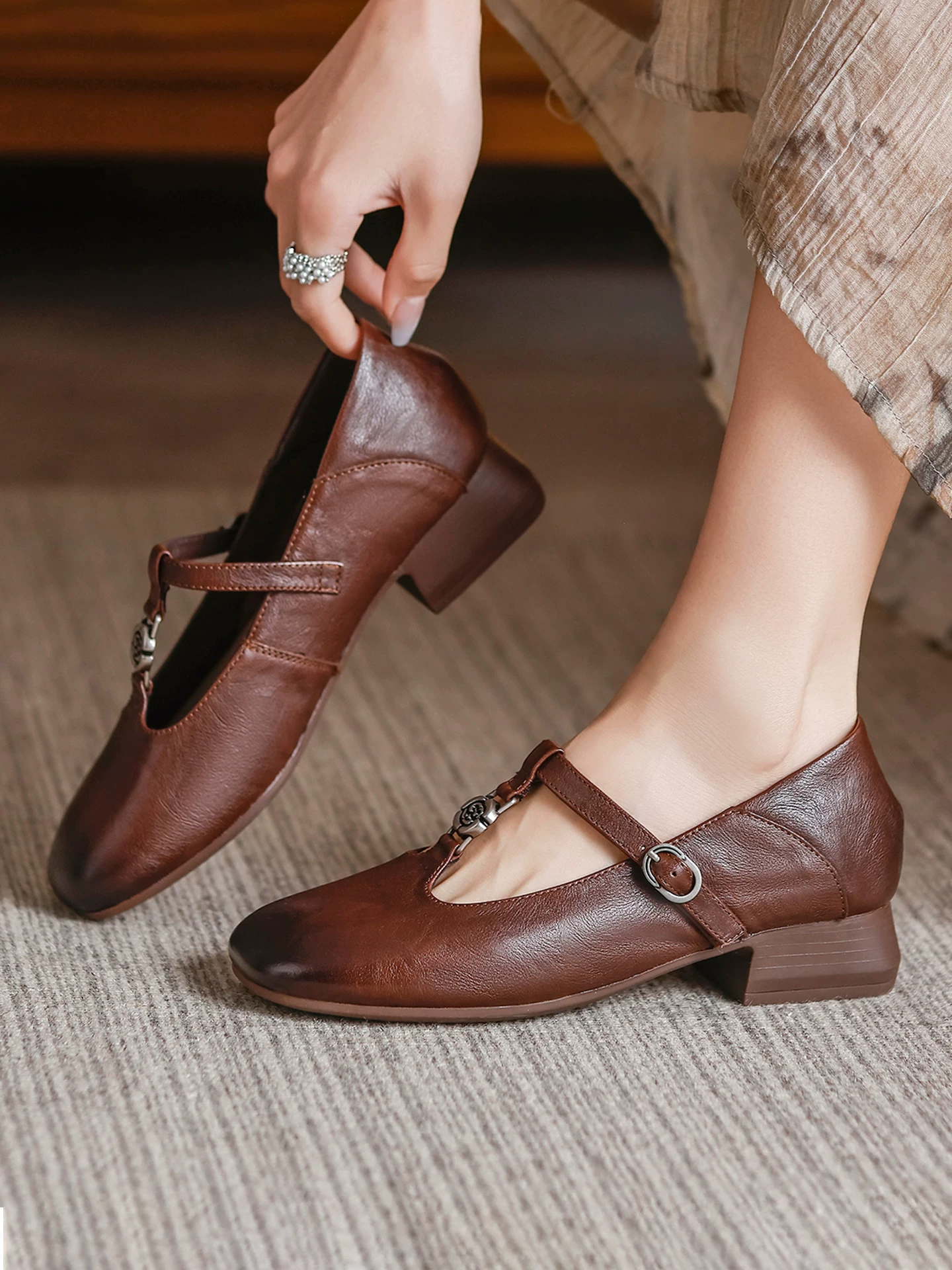 Giày Mary Jane quai chữ T kiểu Pháp dành cho nữ, giày da bò retro gót thấp, kiểu mới xuân hè 2026, giày đơn đế dày