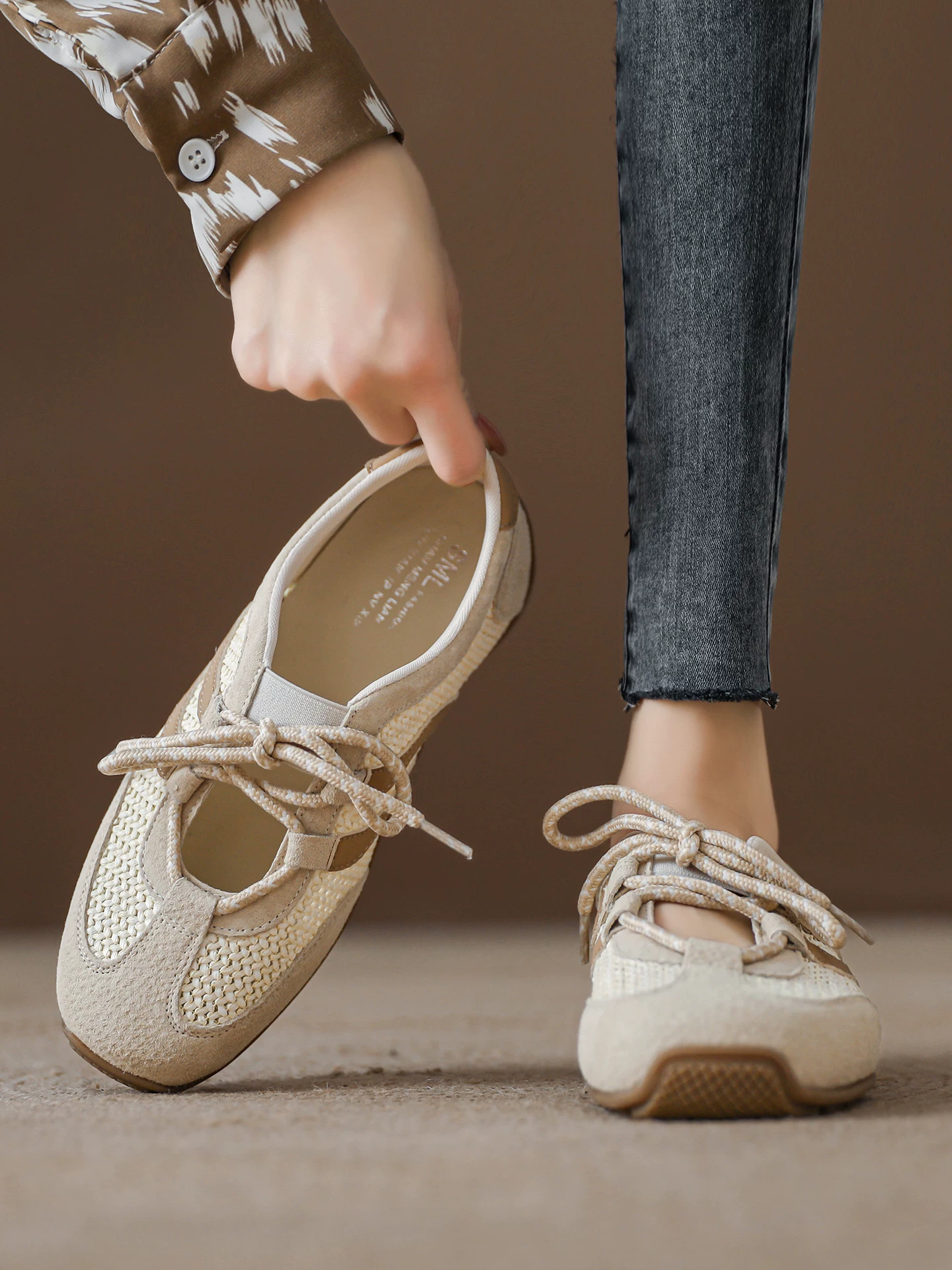 Giày tập luyện kiểu ballet dành cho nữ, giày Mary Jane đế thấp thể thao, dép sandal dệt thoáng khí mới mùa hè 2026.