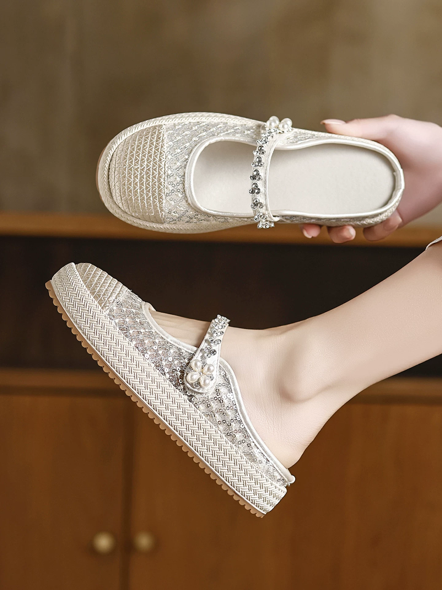 Dép nữ mùa hè đi ngoài trời kiểu mới 2026, chất liệu lưới đính sequin, kiểu Mary Jane, đế bệt