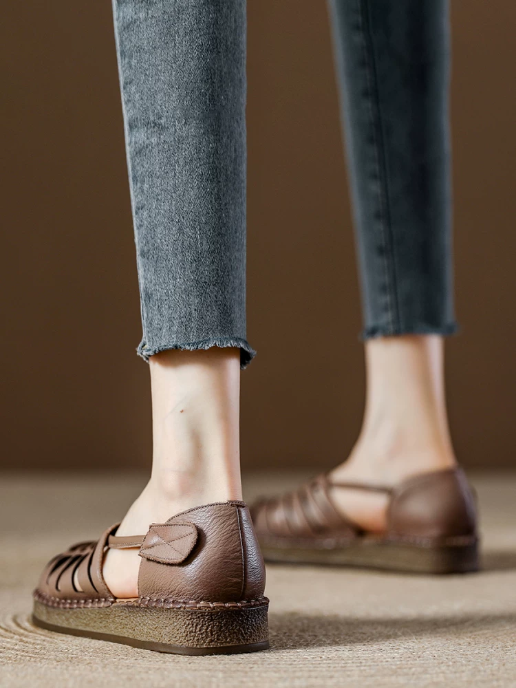 Dép La Mã đế bằng khoét lỗ bằng da thật dành cho nữ, kiểu mới mùa hè 2026, đi ngoài trời, dép bít gót và bít mũi, giày lồng heo, giày đơn.