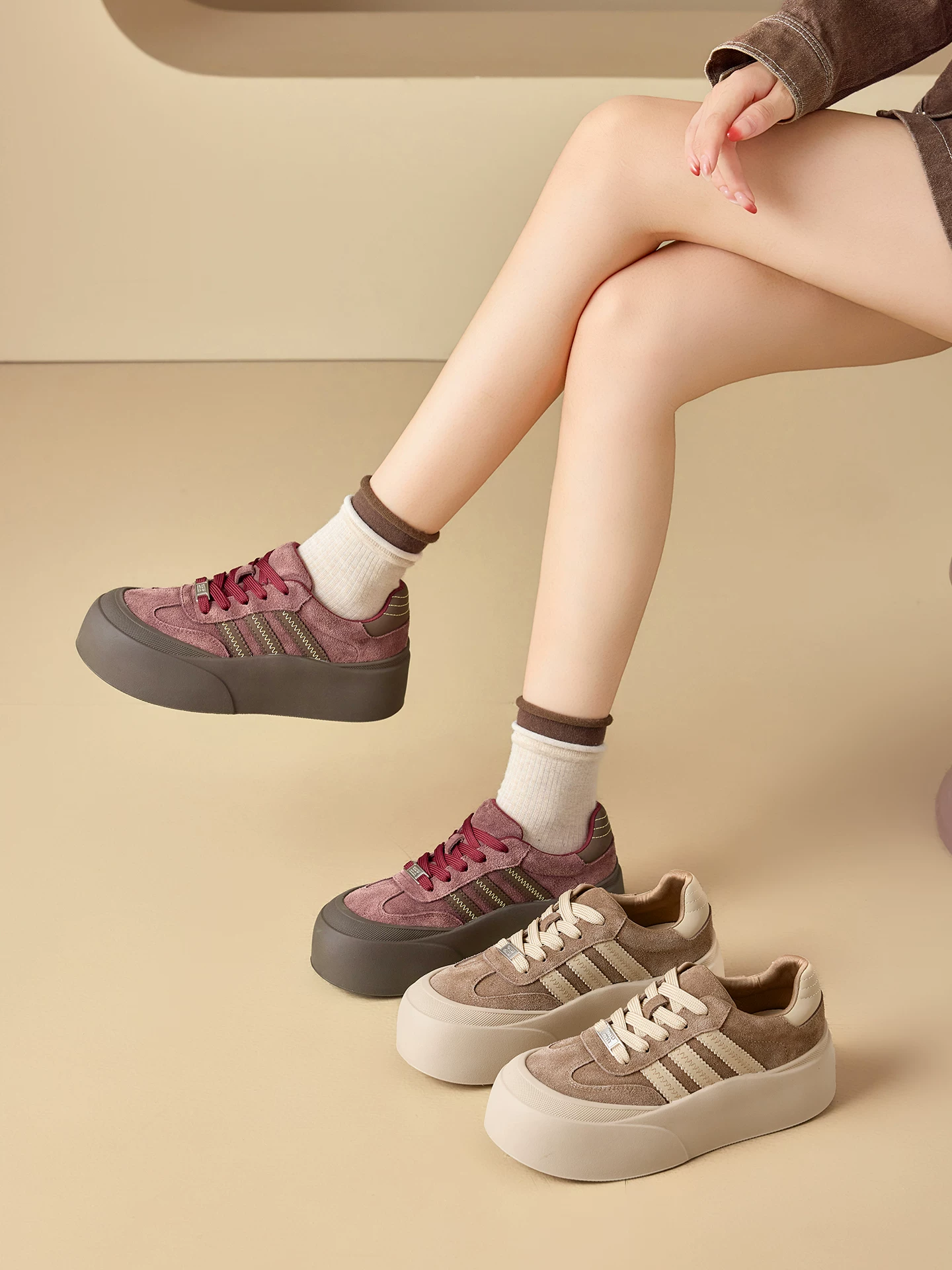 Giày thể thao nữ da lộn kiểu retro Đức, đế dày tăng chiều cao, mẫu mới xuân 2026, giày thể thao cá tính mũi to.