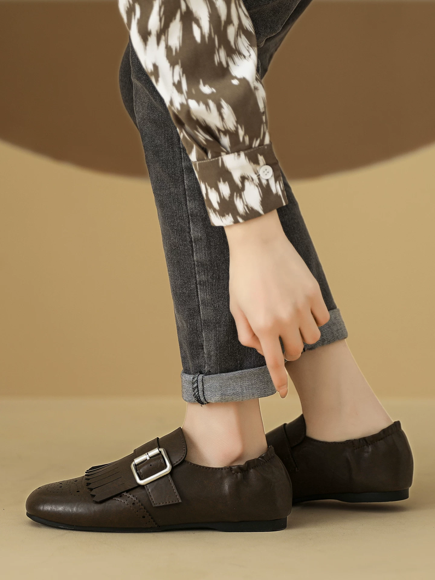 Giày lười tua rua màu nâu phong cách Anh dành cho nữ, kiểu retro, đế bằng, kiểu brogue, mới mùa xuân 2026
