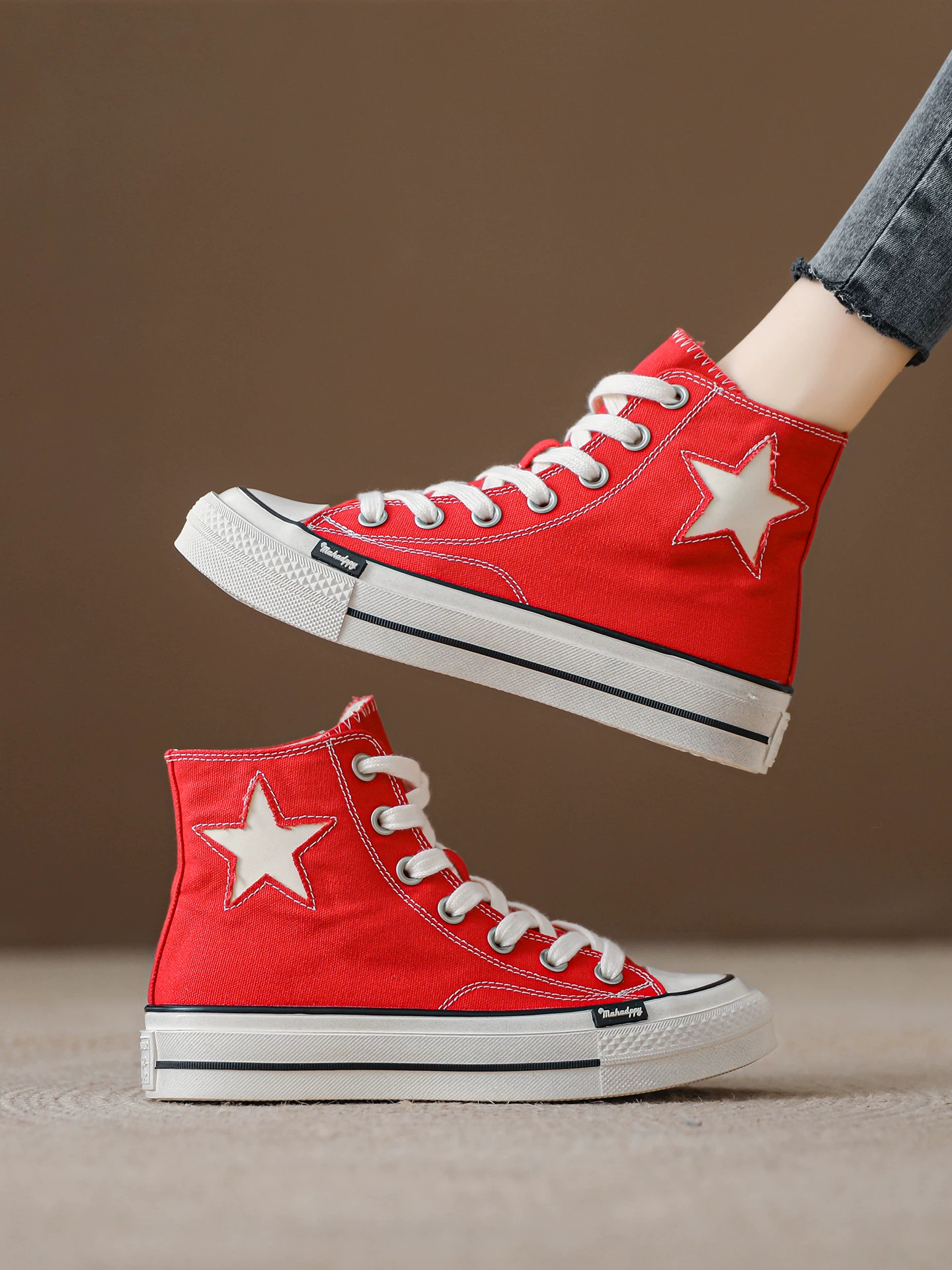 Giày vải cao cổ màu đỏ dành cho nữ, màu sắc phong cách vintage, giày sneaker kiểu Hàn Quốc, giày casual đa năng mới mùa hè 2026.