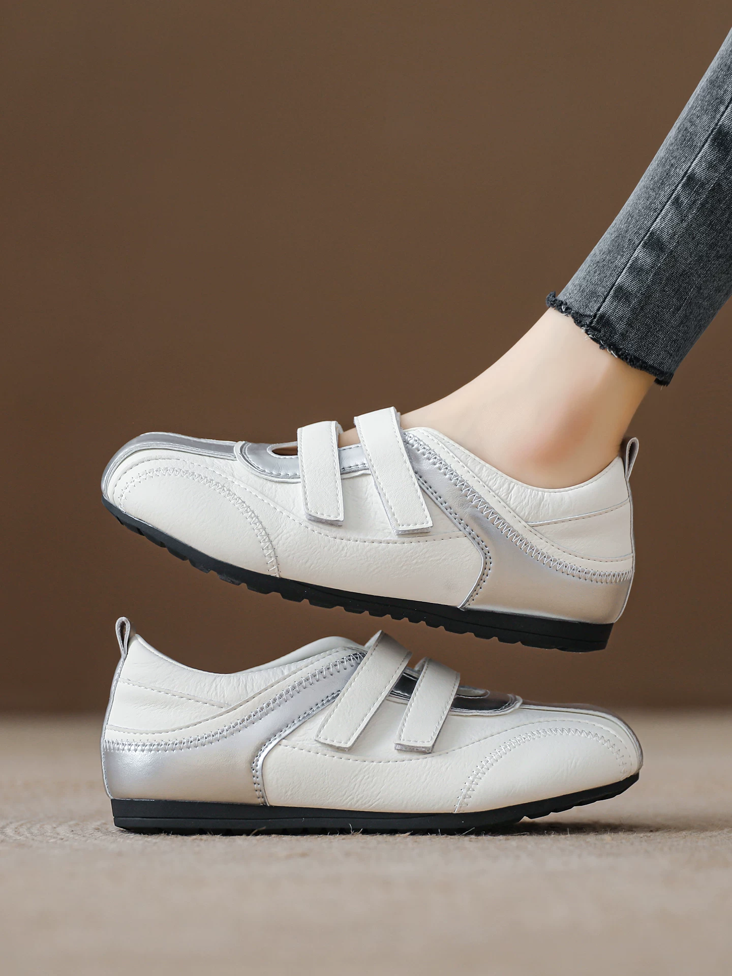 Giày thể thao Velcro Mary Jane dành cho nữ, da thật, dễ thương và độc đáo, giày trắng cổ thấp, giày tập luyện thông thường thoáng khí mùa hè 2026 của Đức.