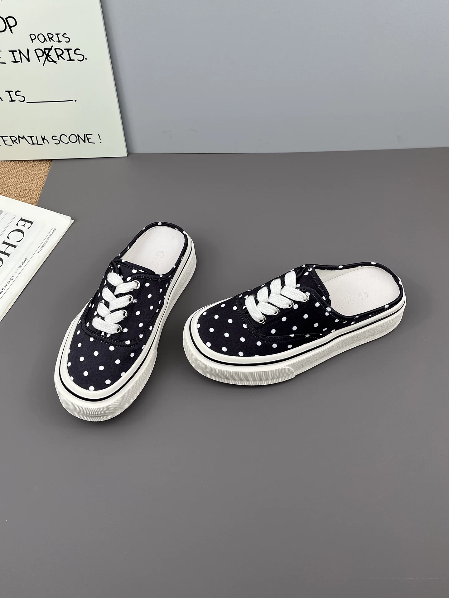 Giày lười vải canvas chấm bi dành cho nữ, giày thể thao đế dày, kiểu mới mùa hè 2026, giày lười đi ngoài trời.