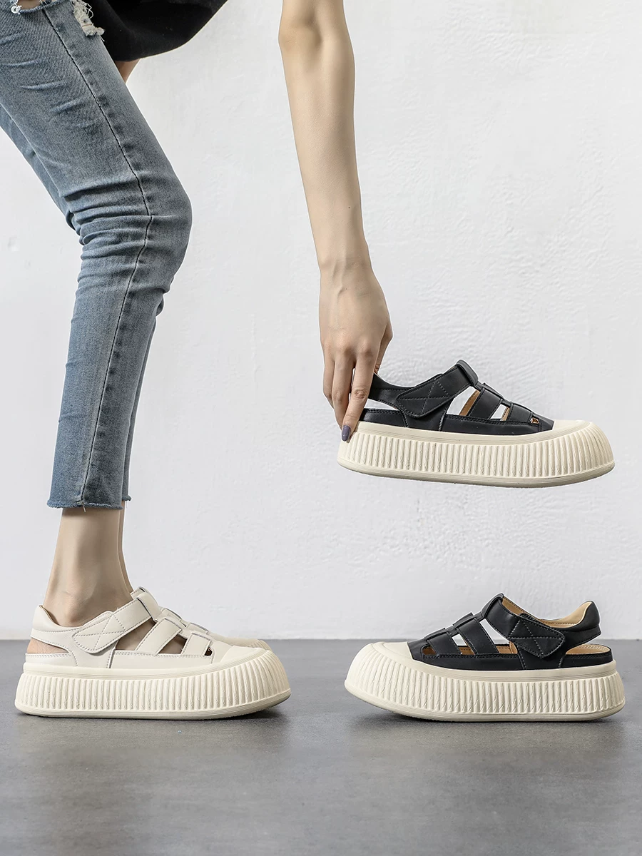 Giày sandal hở mũi khoét lỗ dành cho nữ, giày La Mã da thật đế dày, kiểu mới mùa hè 2026, giày thể thao đi biển thông thường có khóa dán.
