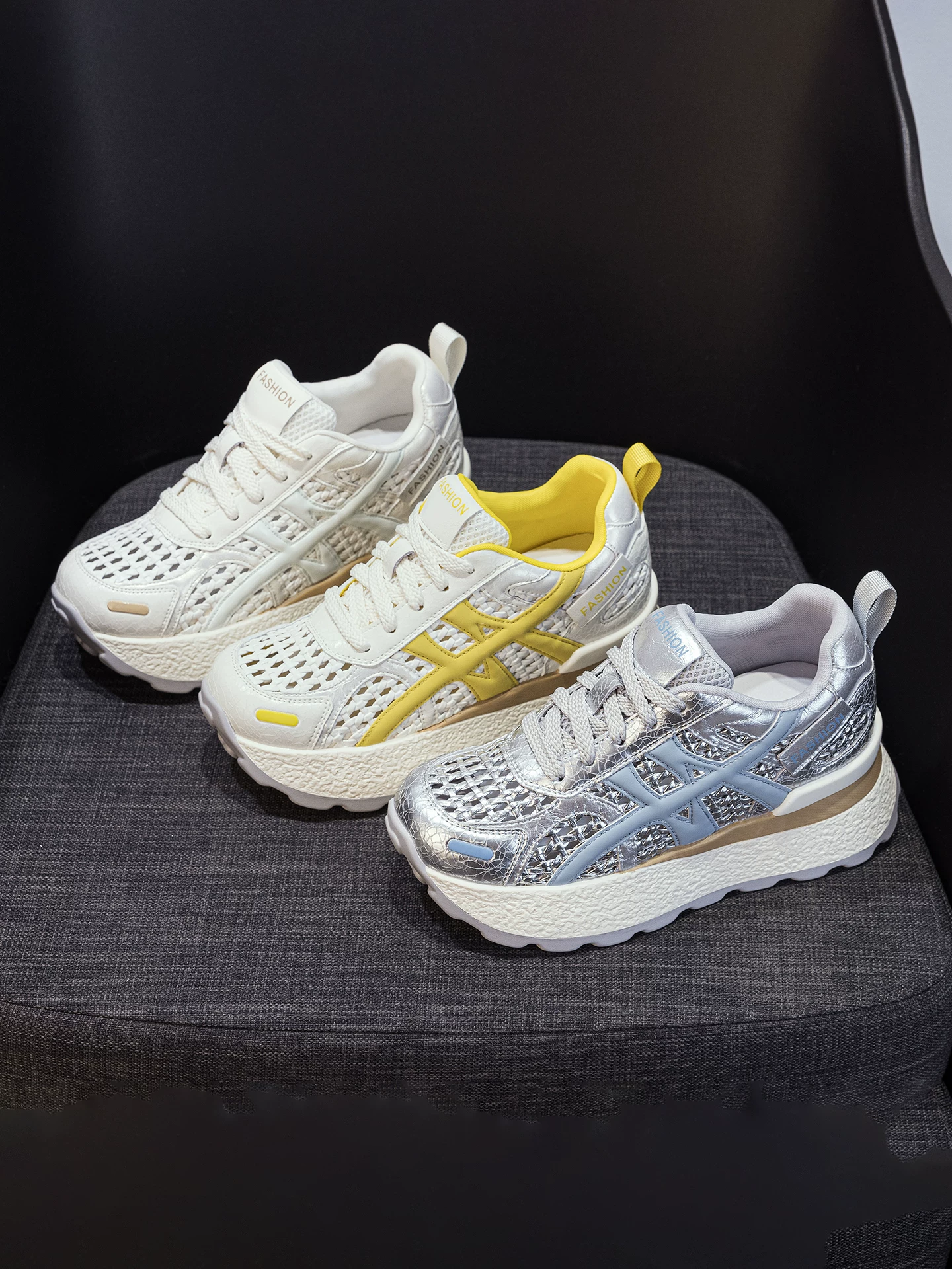 Giày thể thao nữ đế độn kiểu dad sneaker, chất liệu lưới dệt thoáng khí, mẫu mới hè 2026, đế dày, phong cách thể thao năng động.