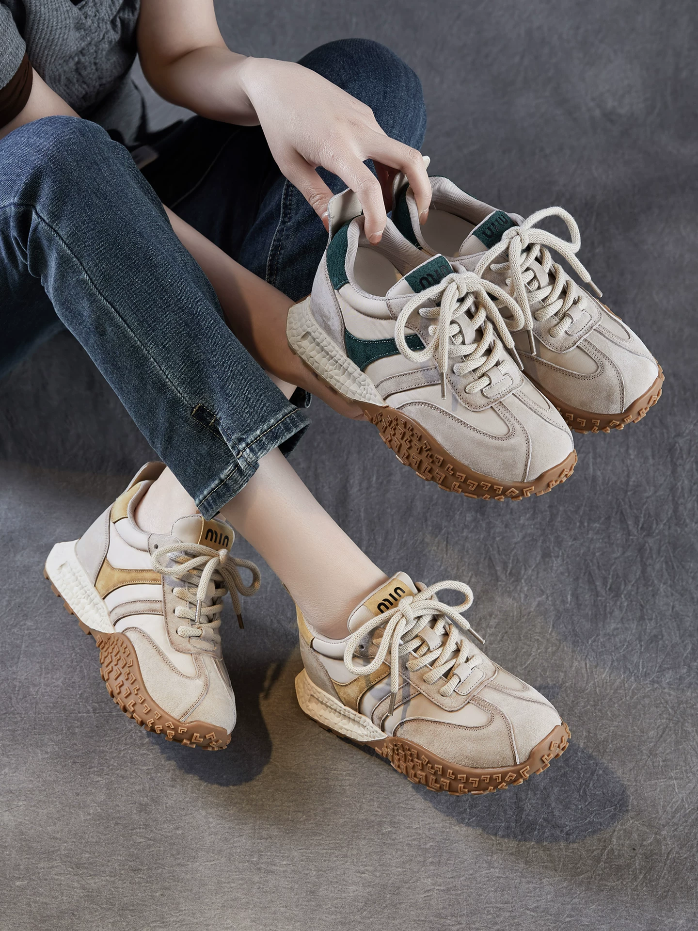 Giày thể thao nữ đế dày phối màu retro, có độn đế tăng chiều cao ẩn, kiểu dáng tương tự giày GAT, giúp chân trông thon gọn hơn, giày thể thao thường ngày mới ra mắt mùa xuân 2026.