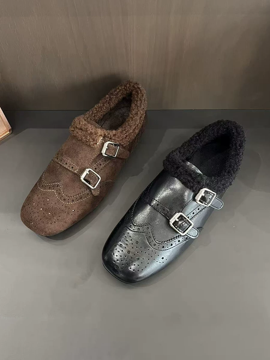 Giày lười nữ da thật lót lông giữ ấm, kiểu Anh cổ điển, họa tiết brogue, mùa đông 2025, kiểu mới